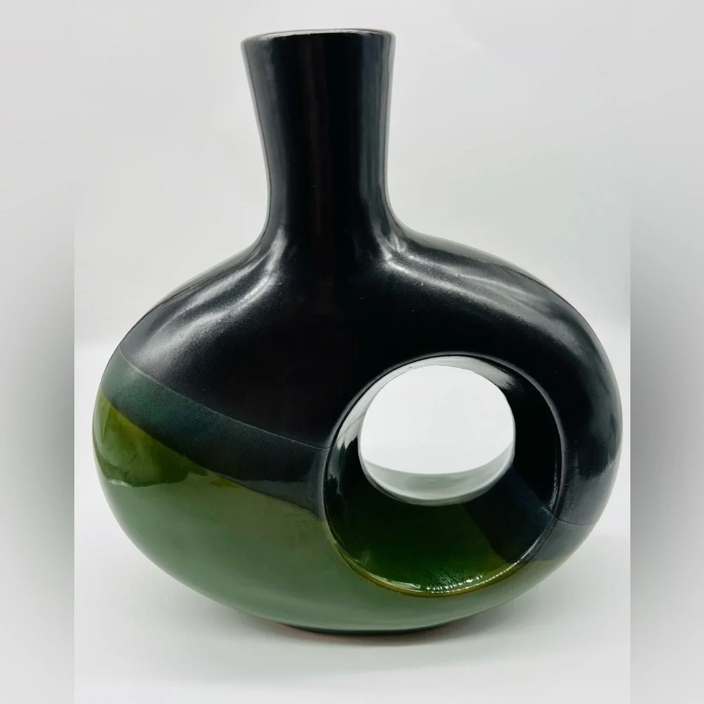unique pottery home accent conversation piece in excellent condition